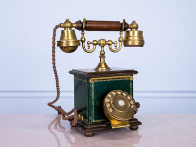 BN4A5498 Вінтажний стаціонарний телефон