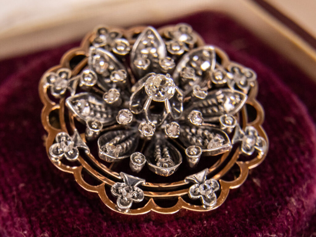 BN4A5531 Вінтажна брошка-кластер