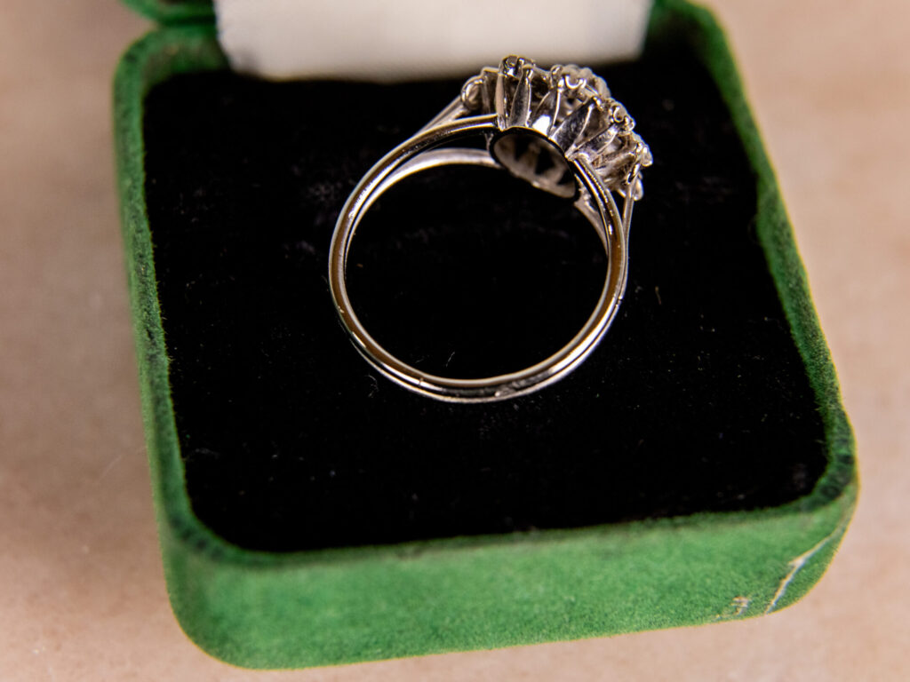 BN4A5571 Вінтажна каблучка з діамантовим кластером