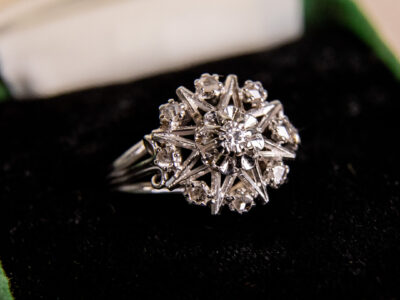 Вінтажна каблучка з діамантовим кластером