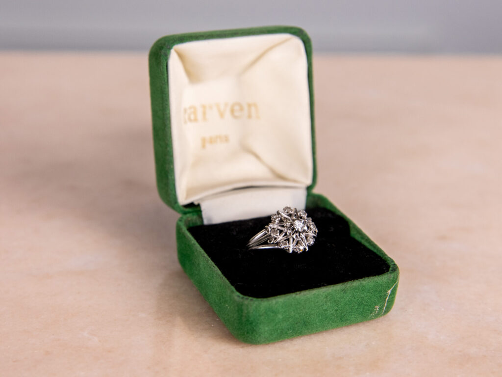 BN4A5577 Вінтажна каблучка з діамантовим кластером