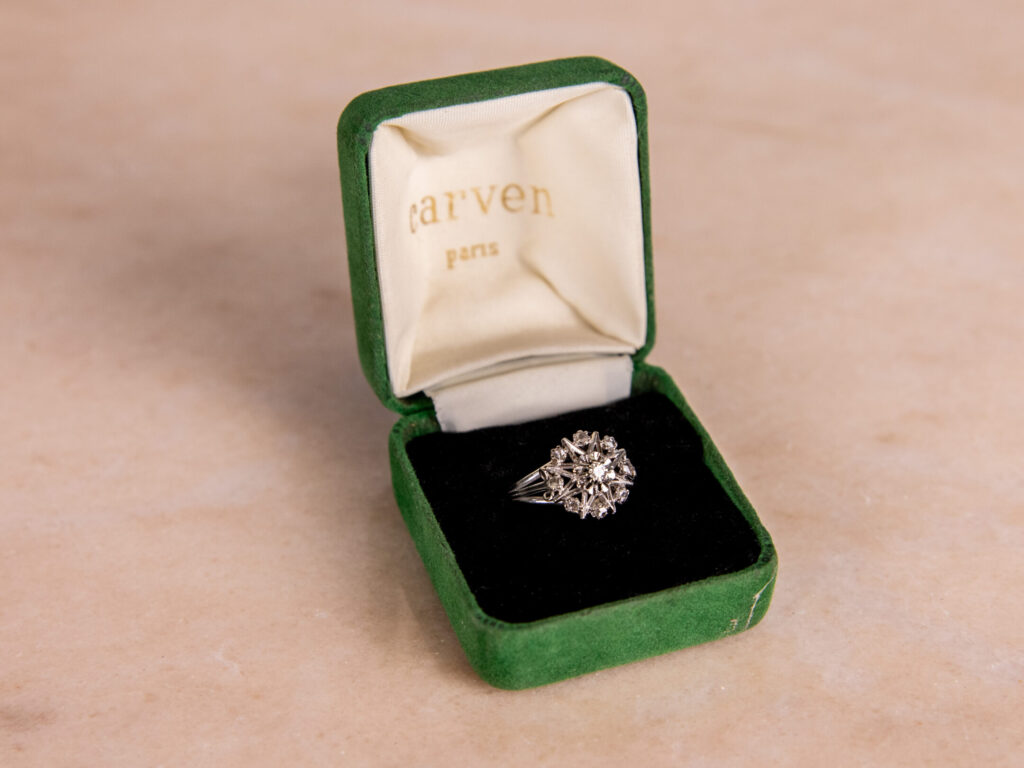 BN4A5579 Вінтажна каблучка з діамантовим кластером