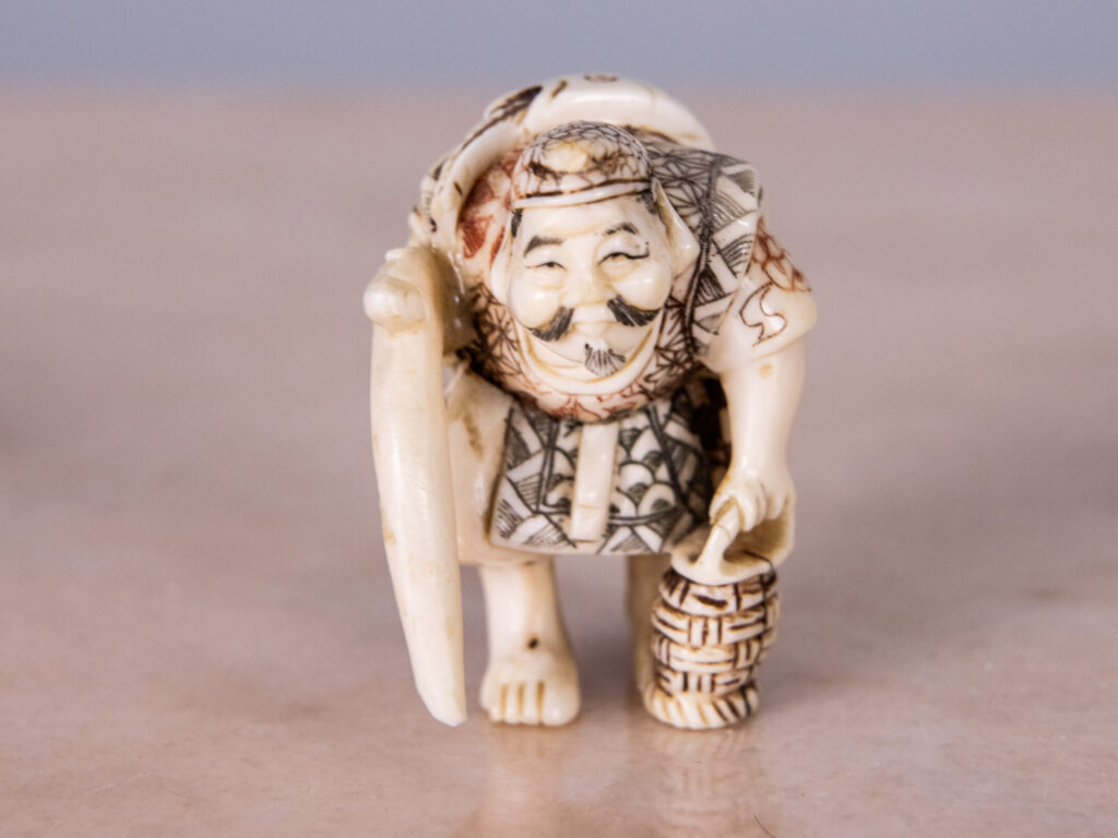 BN4A5633 Антикварні фігурки з кістки (нецке)