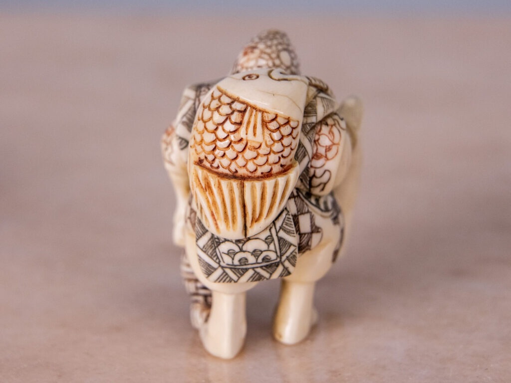 BN4A5634 Антикварні фігурки з кістки (нецке)