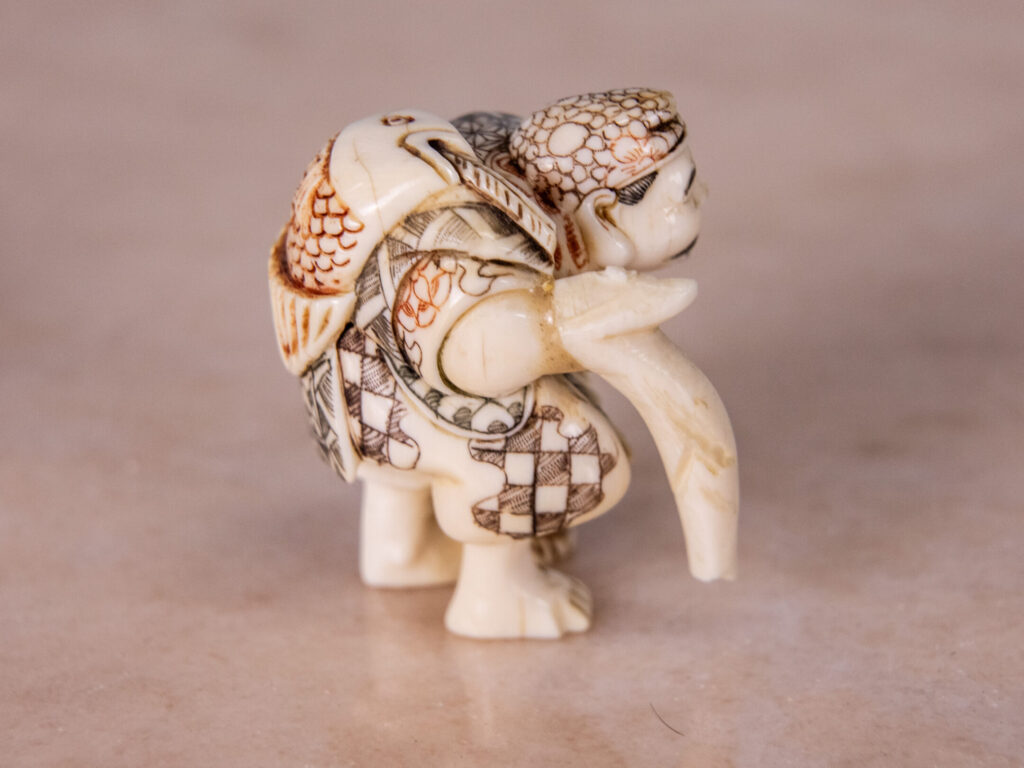 BN4A5636 Антикварні фігурки з кістки (нецке)