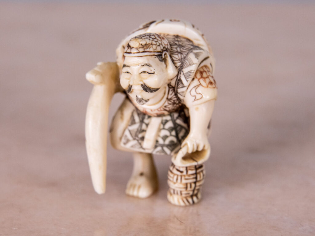 BN4A5637 Антикварні фігурки з кістки (нецке)