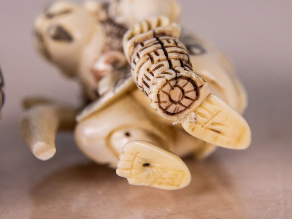 BN4A5656 Антикварні фігурки з кістки (нецке)