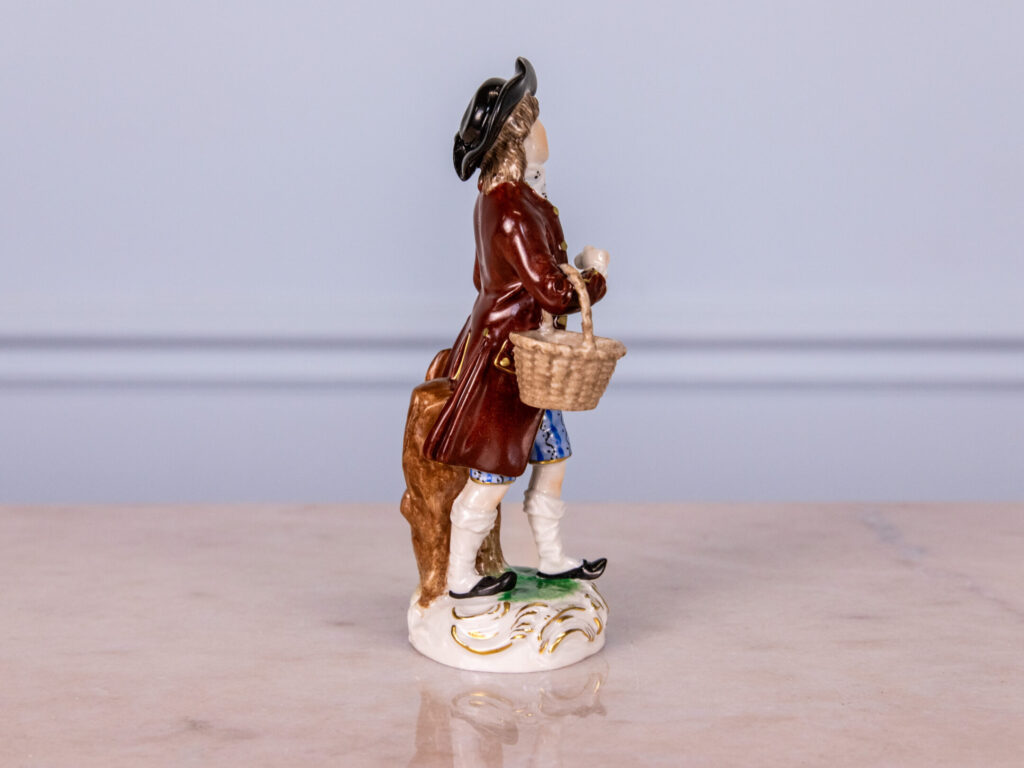 BN4A5691 Порцелянова статуетка «Продавець дичини»