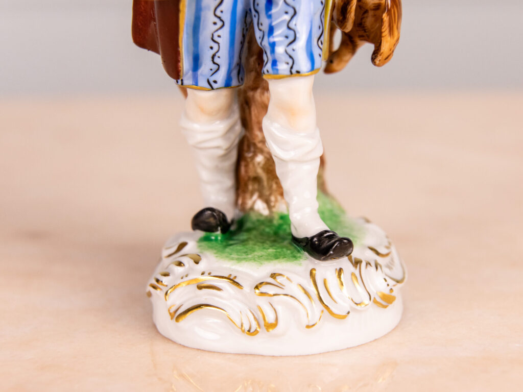 BN4A5703 Порцелянова статуетка «Продавець дичини»