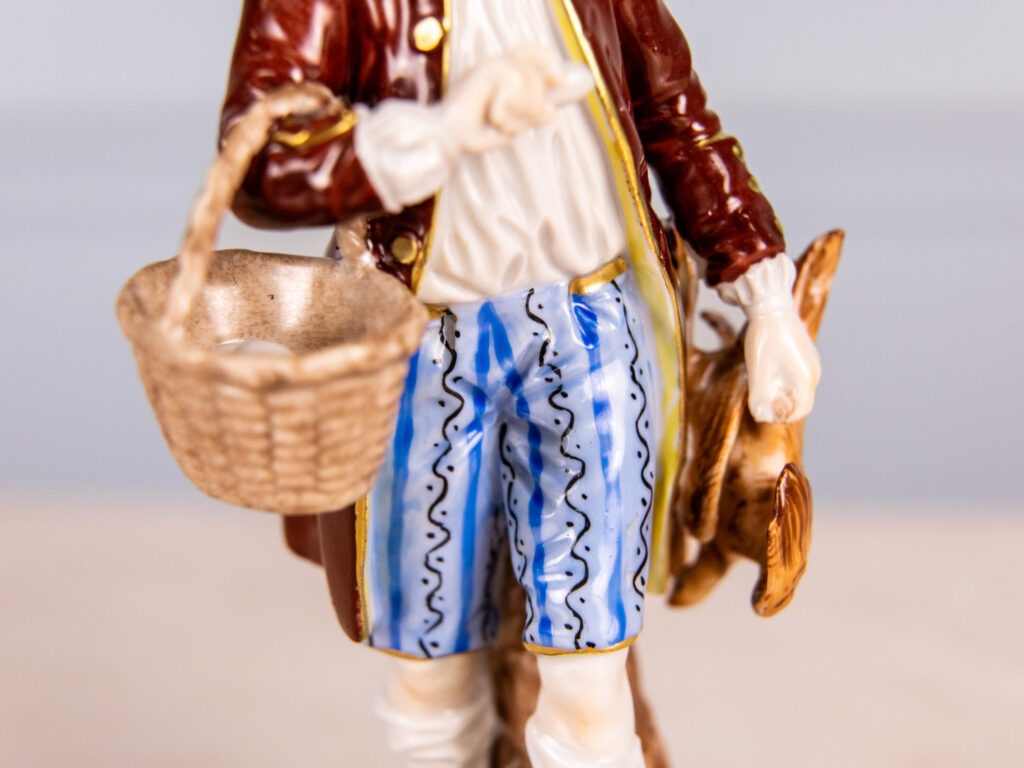 BN4A5704 Порцелянова статуетка «Продавець дичини»