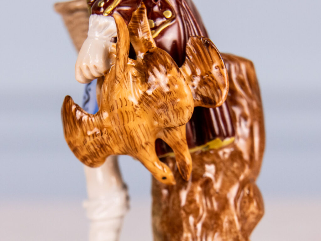 BN4A5706 Порцелянова статуетка «Продавець дичини»