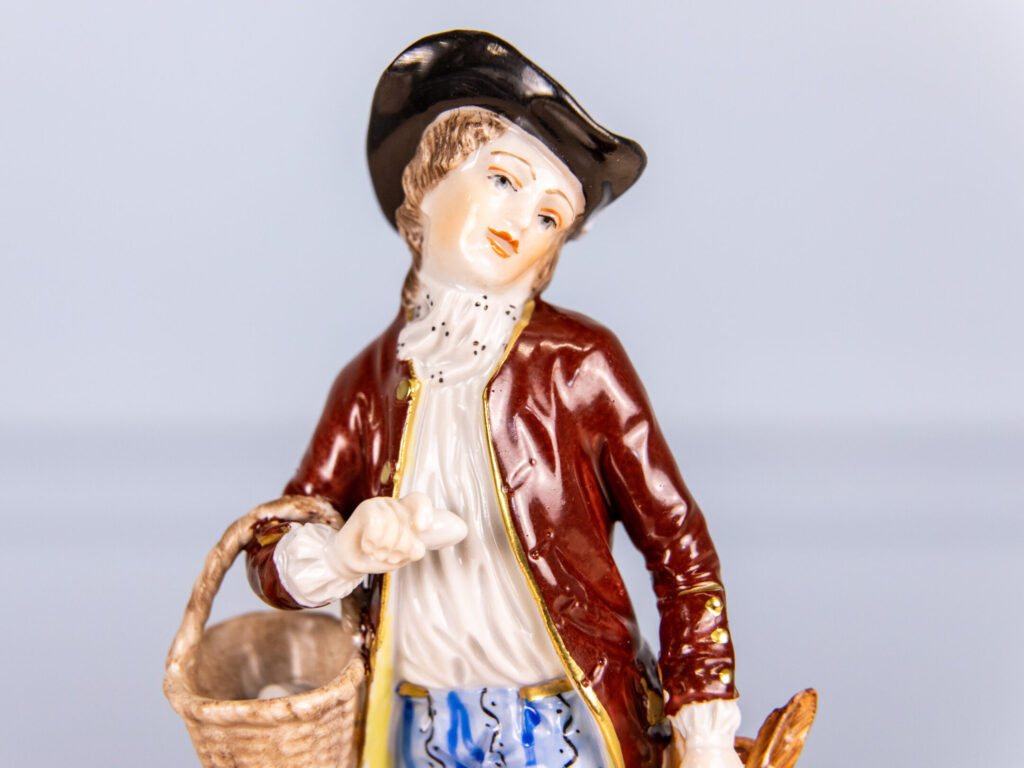 BN4A5708 Порцелянова статуетка «Продавець дичини»