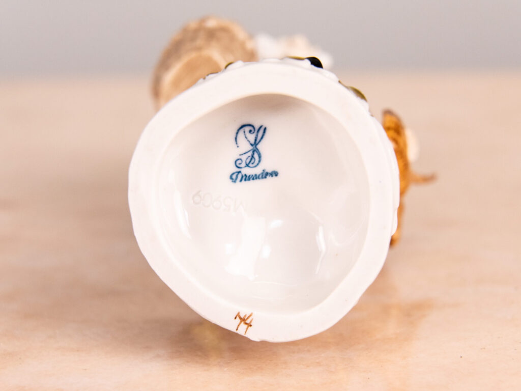 BN4A5712 Порцелянова статуетка «Продавець дичини»