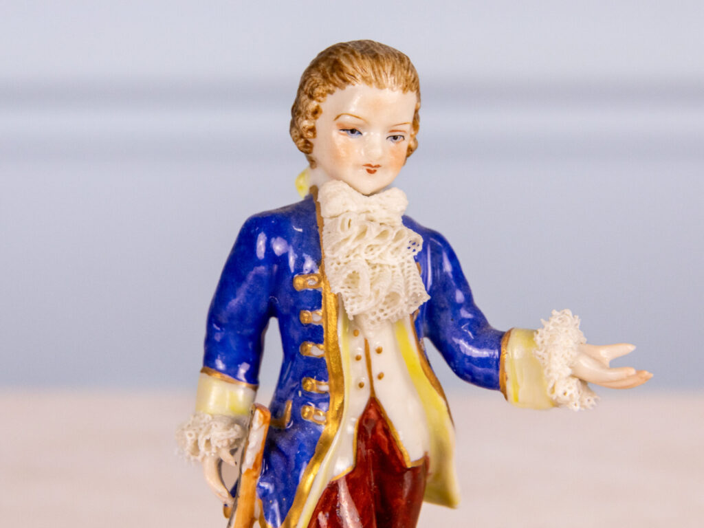 BN4A5713 Порцелянова фігурка «Юний аристократ»