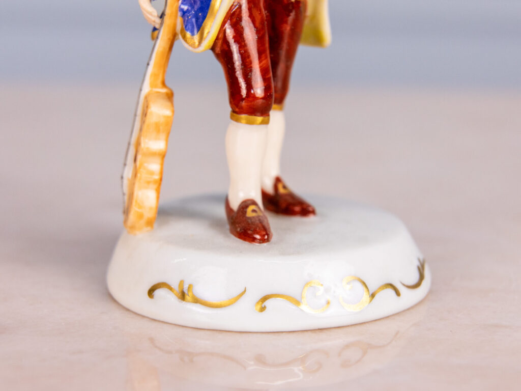 BN4A5716 Порцелянова фігурка «Юний аристократ»