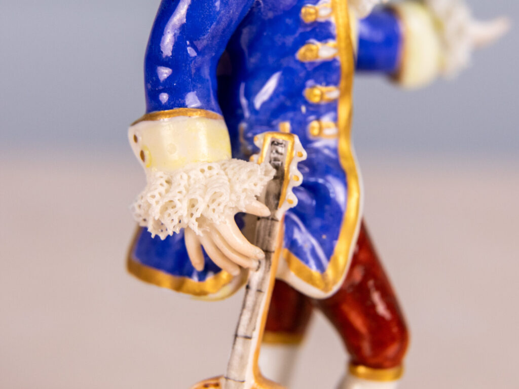 BN4A5719 Порцелянова фігурка «Юний аристократ»