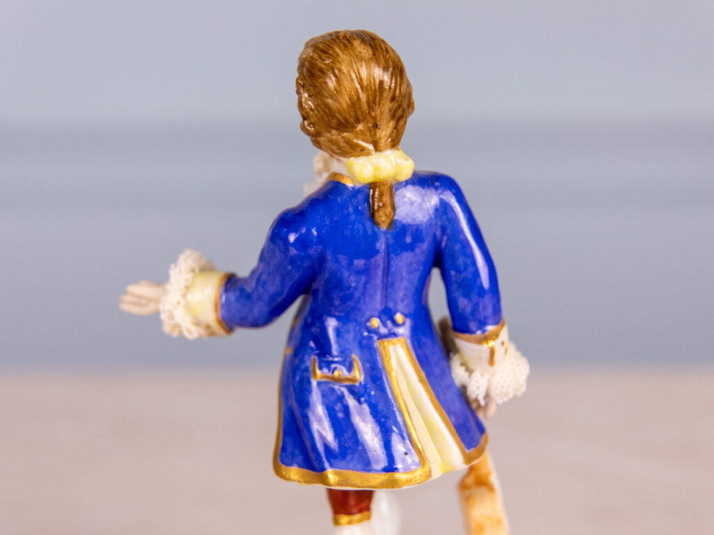 BN4A5721 Порцелянова фігурка «Юний аристократ»