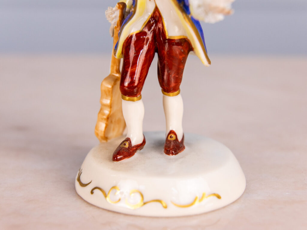 BN4A5726 Порцелянова фігурка «Юний аристократ»