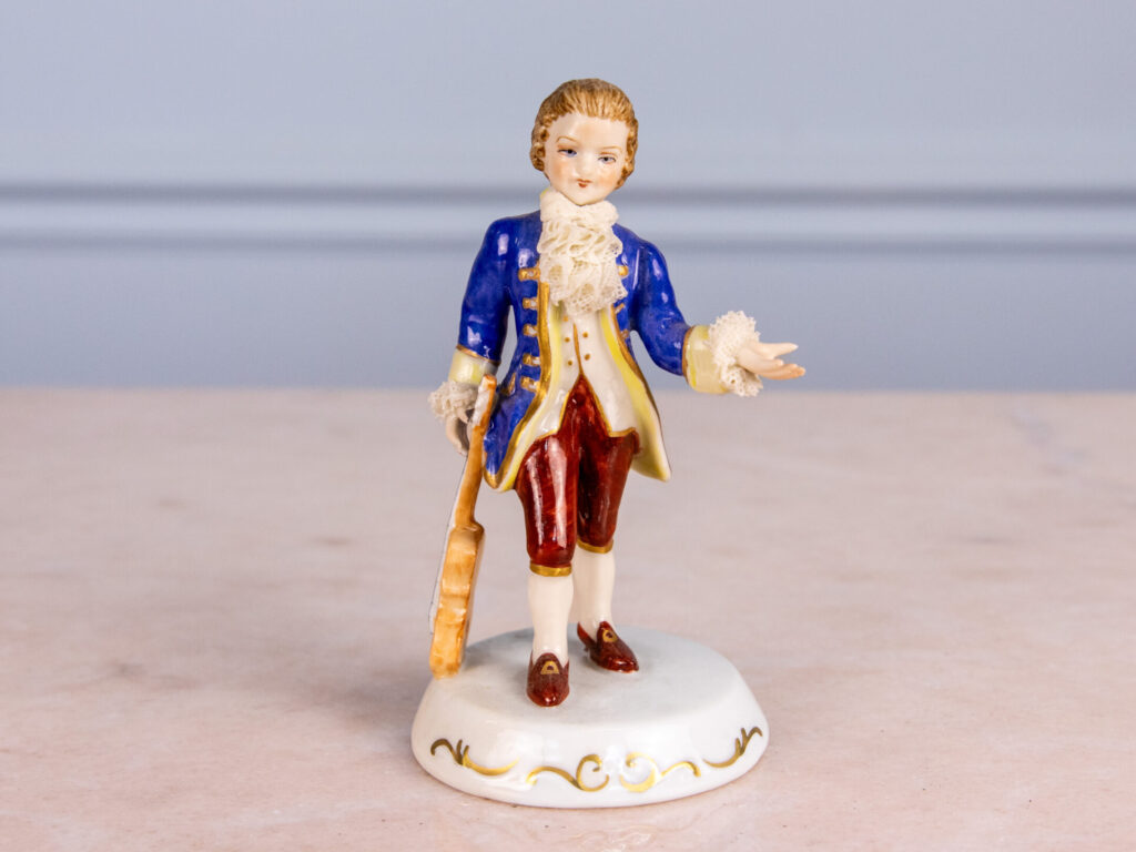 BN4A5731 Порцелянова фігурка «Юний аристократ»