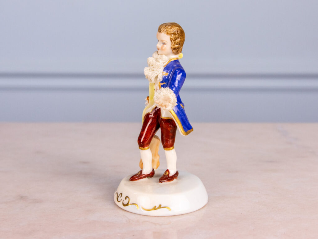BN4A5735 Порцелянова фігурка «Юний аристократ»