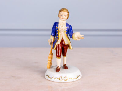 BN4A5736 Порцелянова фігурка «Юний аристократ»
