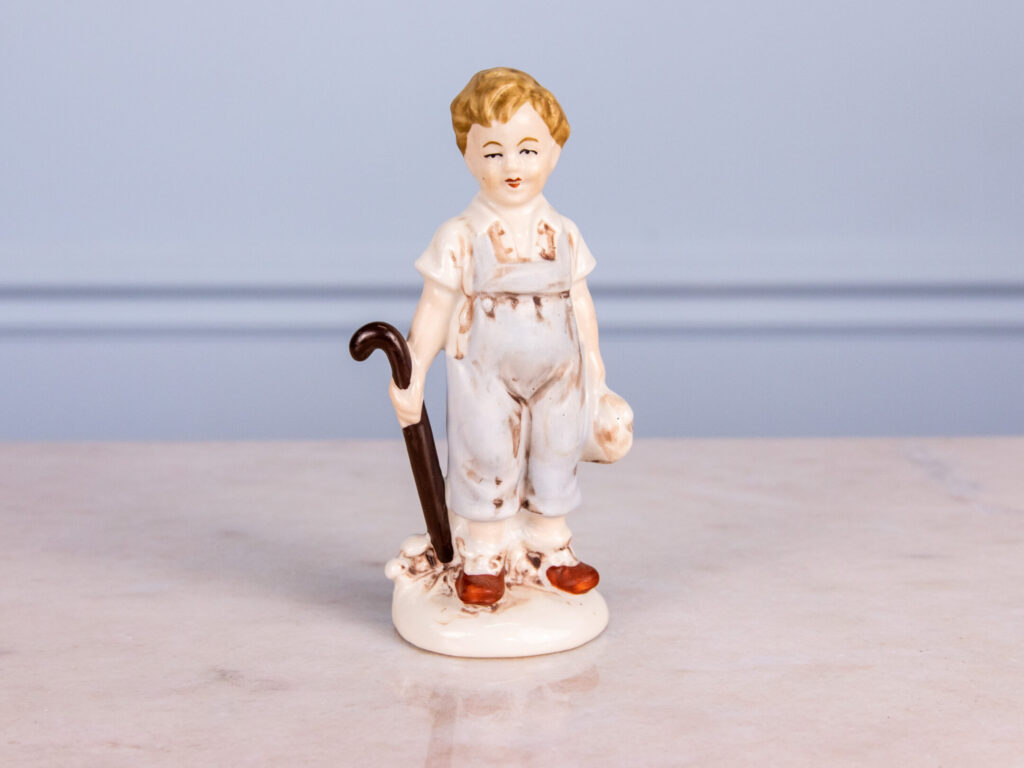 BN4A5737 Порцелянова фігурка «Хлопчик з тростиною»