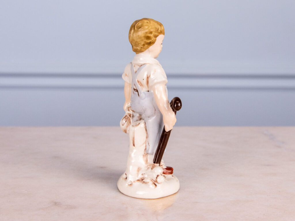 BN4A5740 Порцелянова фігурка «Хлопчик з тростиною»