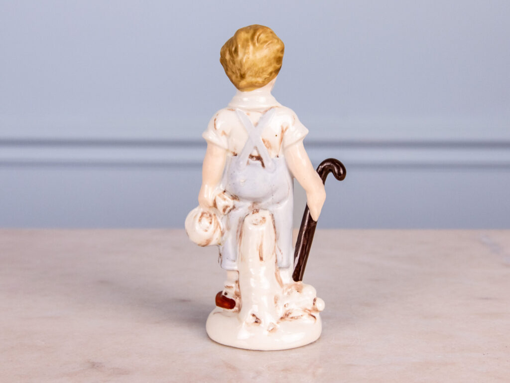 BN4A5741 Порцелянова фігурка «Хлопчик з тростиною»