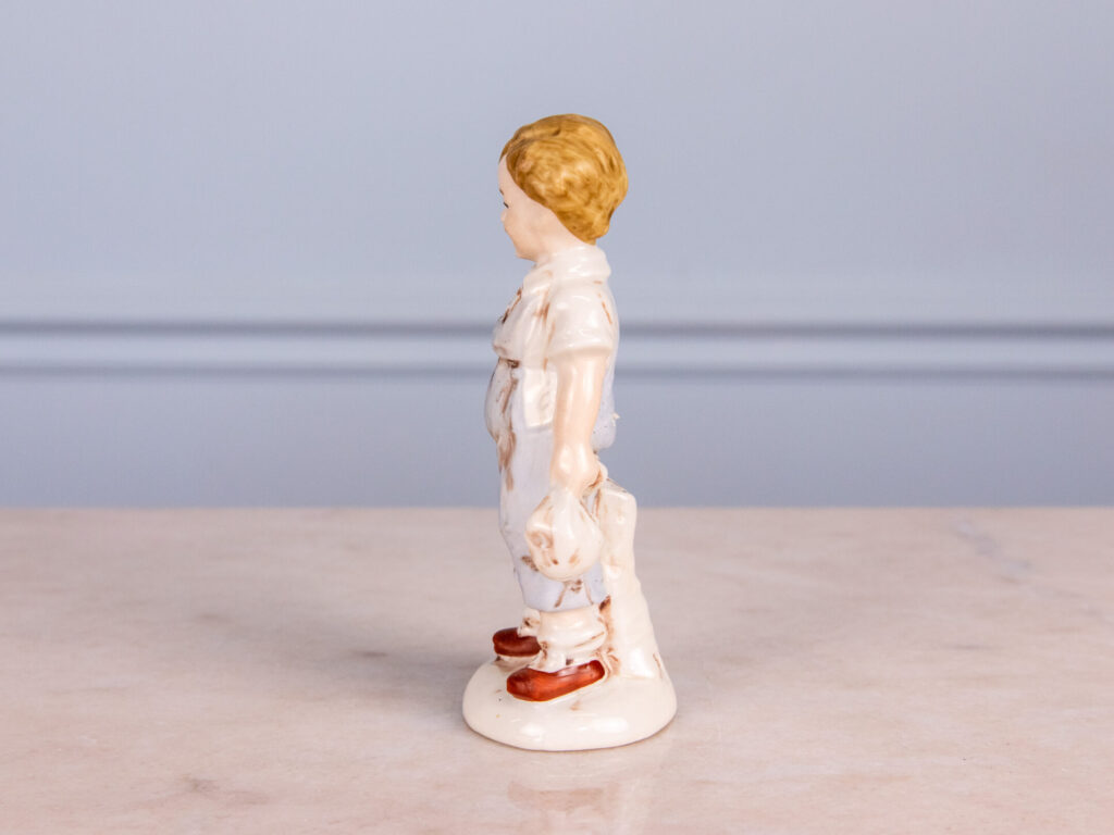 BN4A5743 Порцелянова фігурка «Хлопчик з тростиною»
