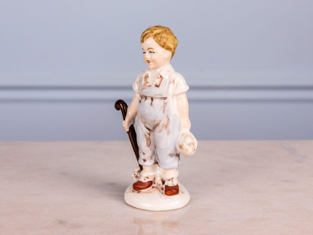 BN4A5744 Порцелянова фігурка «Хлопчик з тростиною»