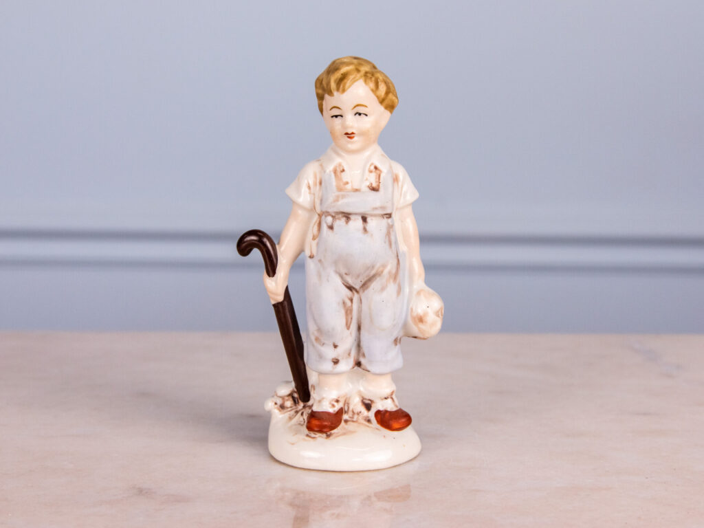 BN4A5745 Порцелянова фігурка «Хлопчик з тростиною»