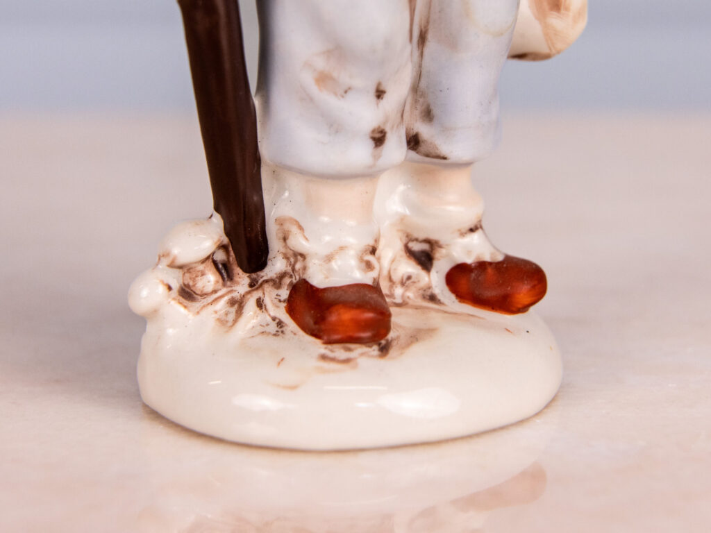 BN4A5750 Порцелянова фігурка «Хлопчик з тростиною»