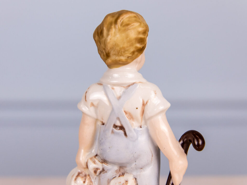 BN4A5752 Порцелянова фігурка «Хлопчик з тростиною»