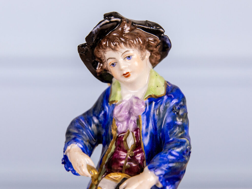 BN4A5756 Порцелянова статуетка «Музикант з лірою»