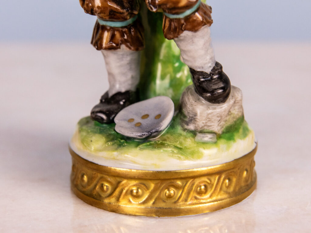 BN4A5758 Порцелянова статуетка «Музикант з лірою»