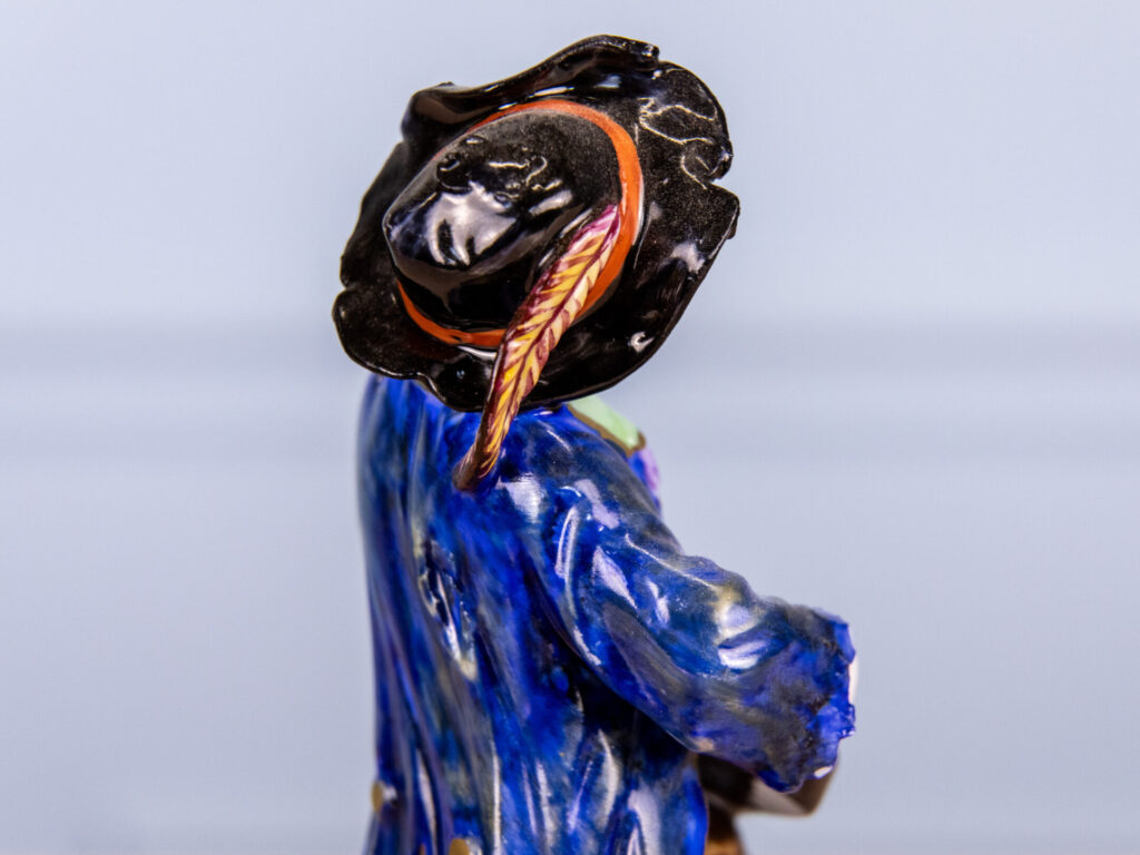 BN4A5759 Порцелянова статуетка «Музикант з лірою»