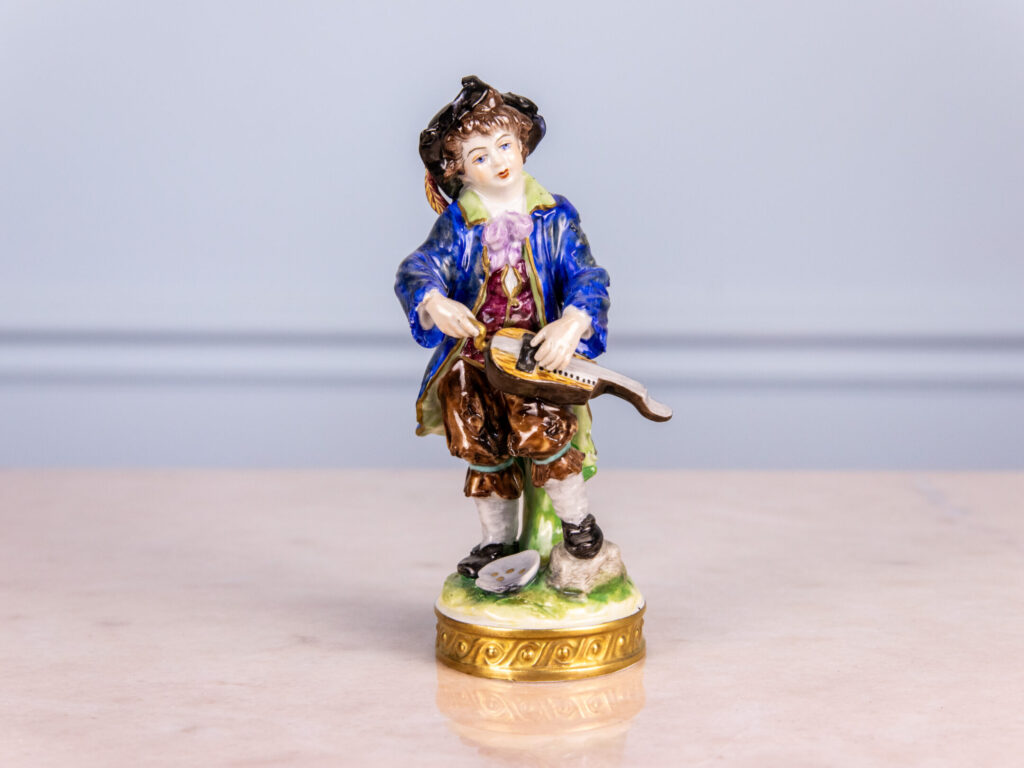 BN4A5765 Порцелянова статуетка «Музикант з лірою»