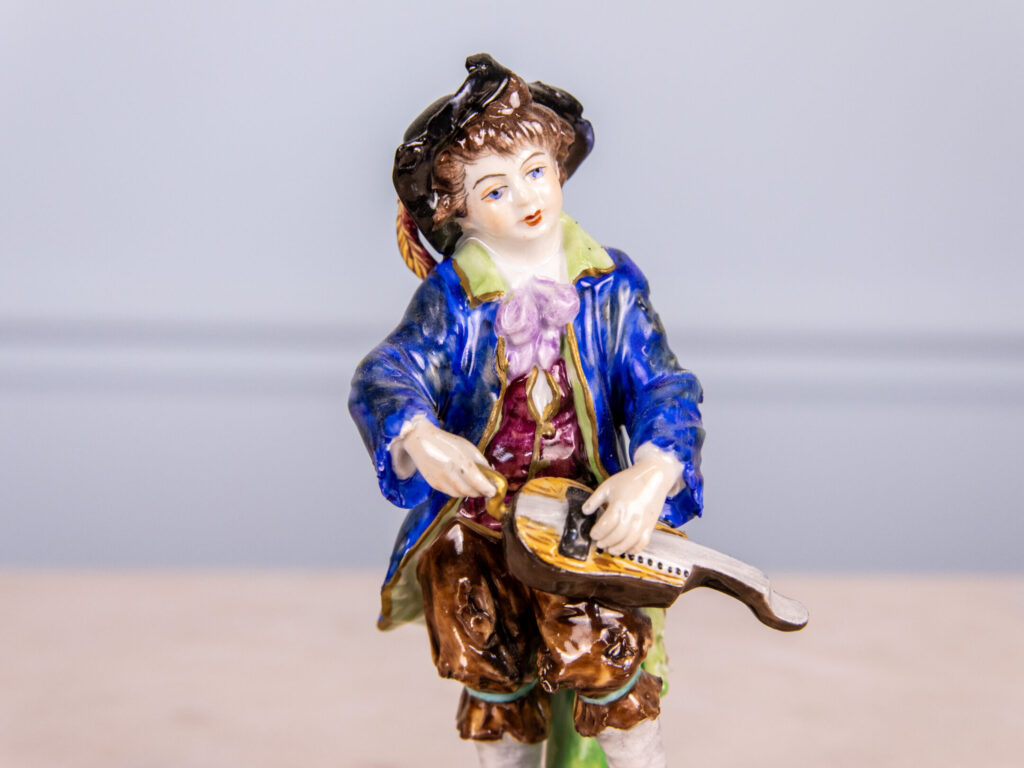 BN4A5767 Порцелянова статуетка «Музикант з лірою»