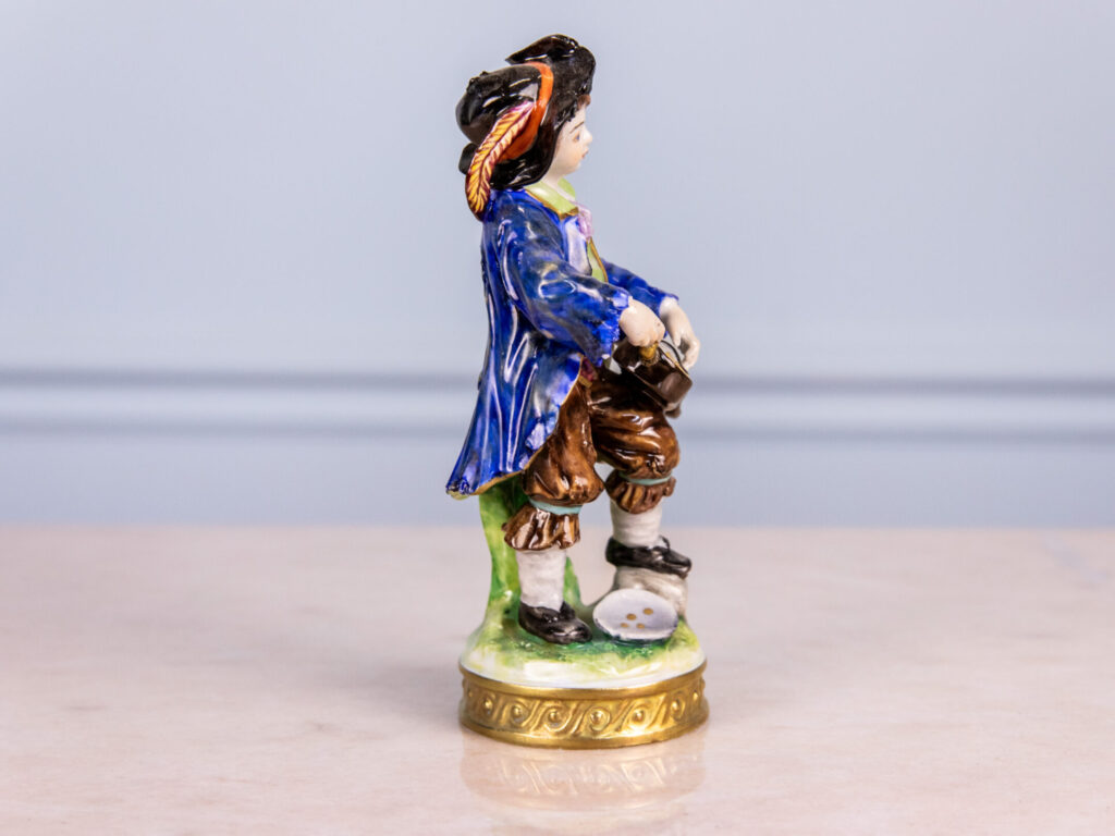 BN4A5770 Порцелянова статуетка «Музикант з лірою»