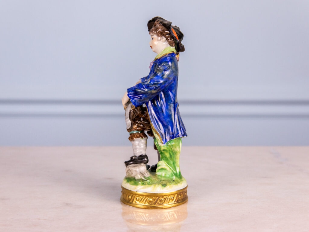 BN4A5772 Порцелянова статуетка «Музикант з лірою»