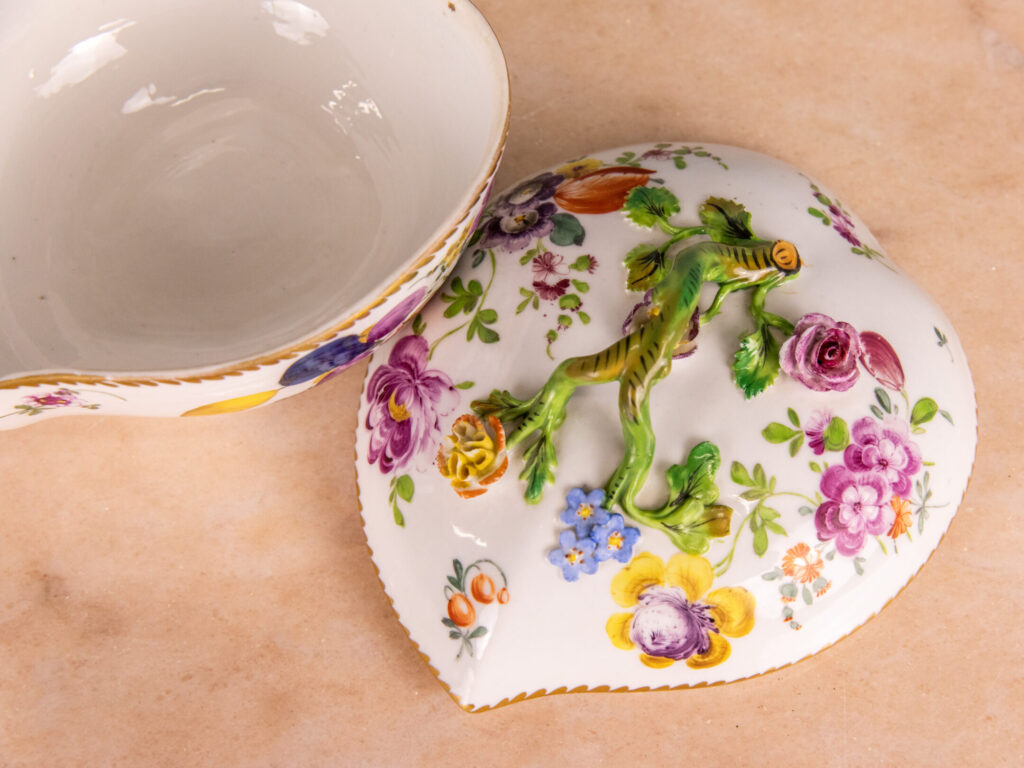 Порцелянова бонбоньєрка в стилі Meissen (Мейсен)