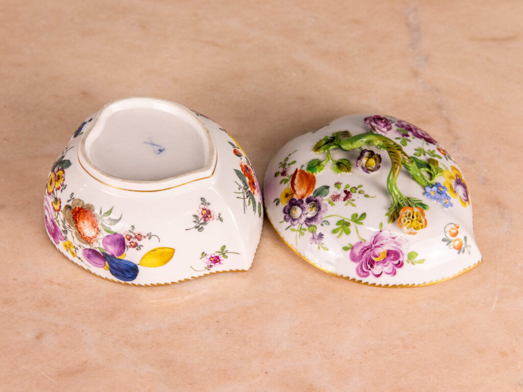 Порцелянова бонбоньєрка в стилі Meissen (Мейсен)