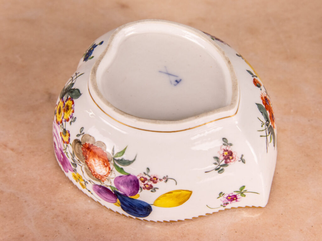 Порцелянова бонбоньєрка в стилі Meissen (Мейсен)