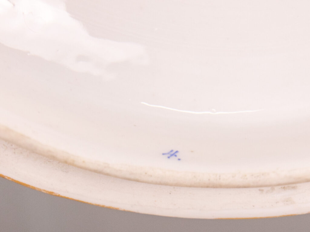 Порцелянова бонбоньєрка в стилі Meissen (Мейсен)