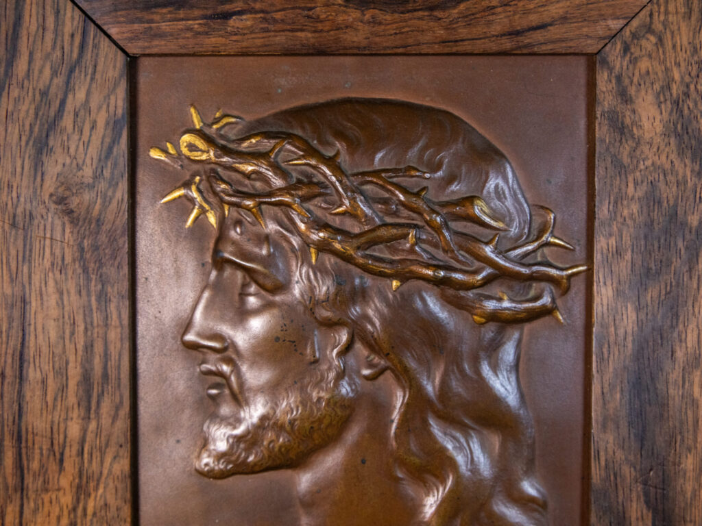 Бронзовий барельєф Ісуса Христа в терновому вінці