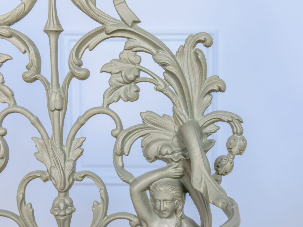 Антикварна підставка для парасольок, Corneau