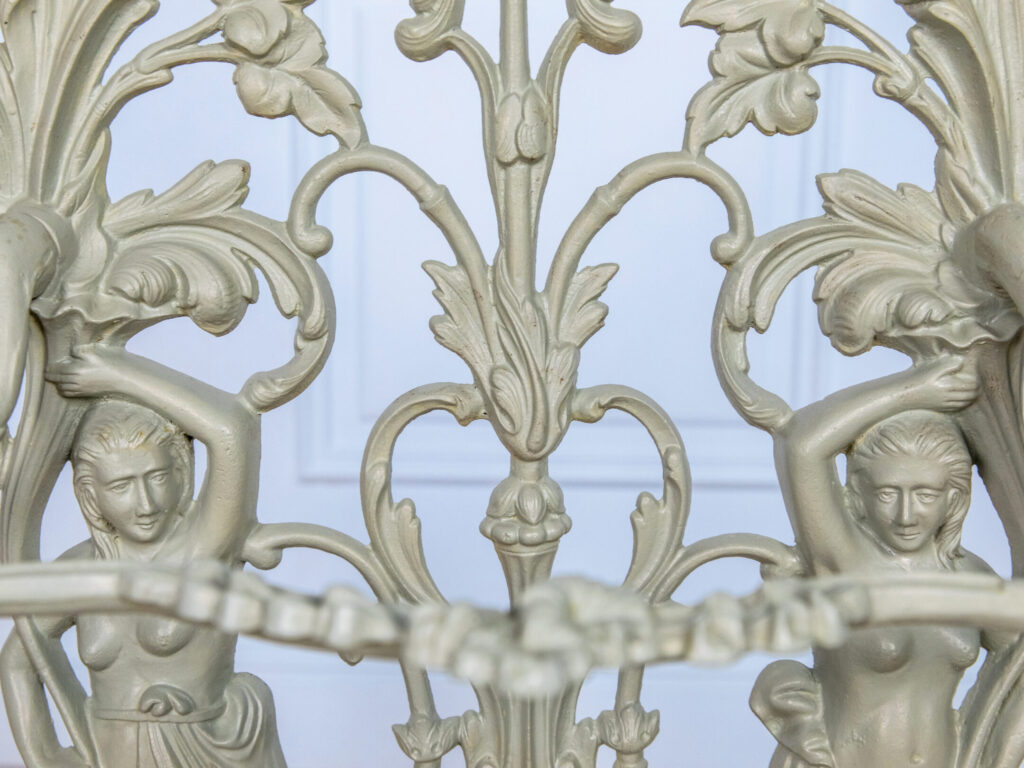 Антикварна підставка для парасольок, Corneau