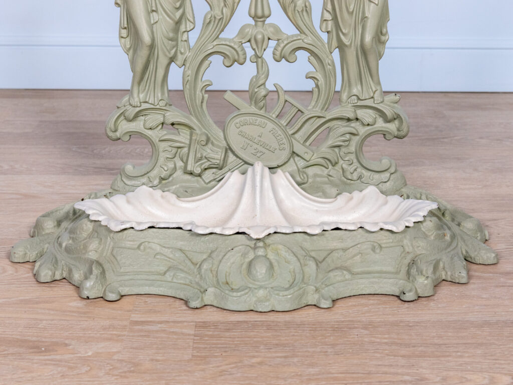 Антикварна підставка для парасольок, Corneau