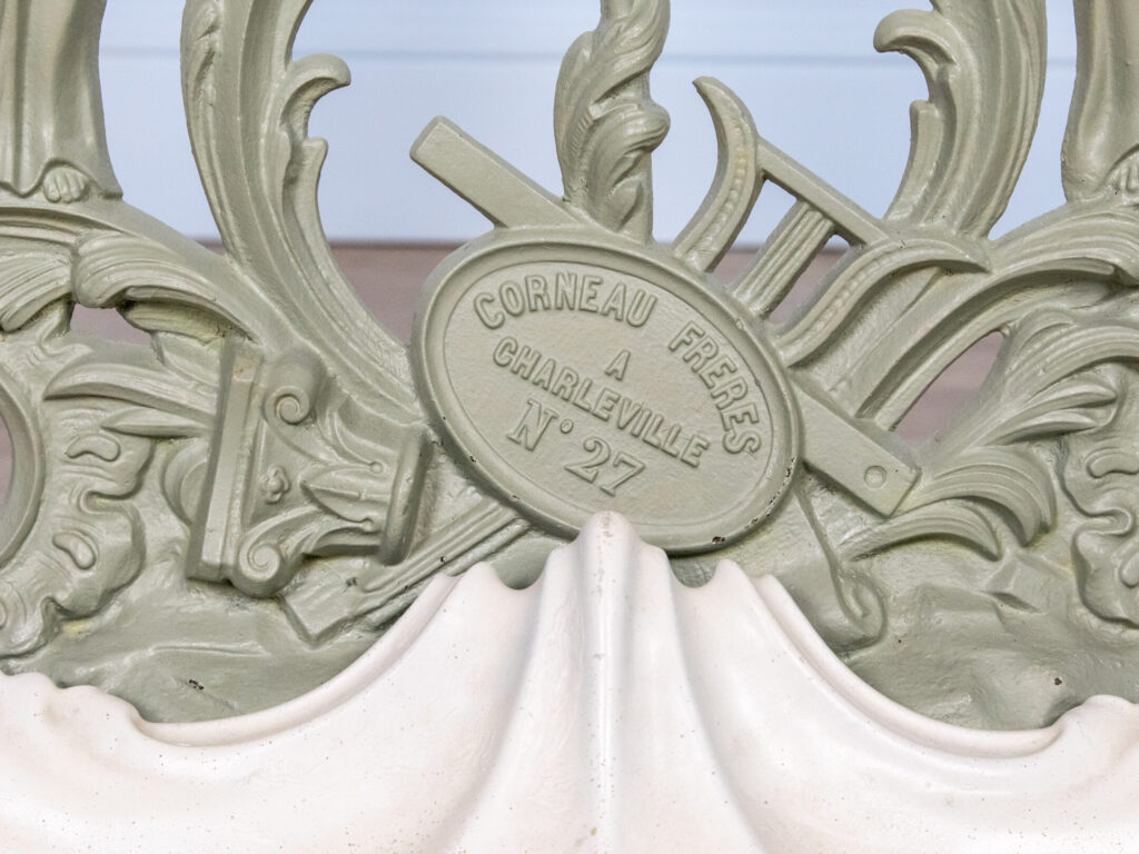 Антикварна підставка для парасольок, Corneau