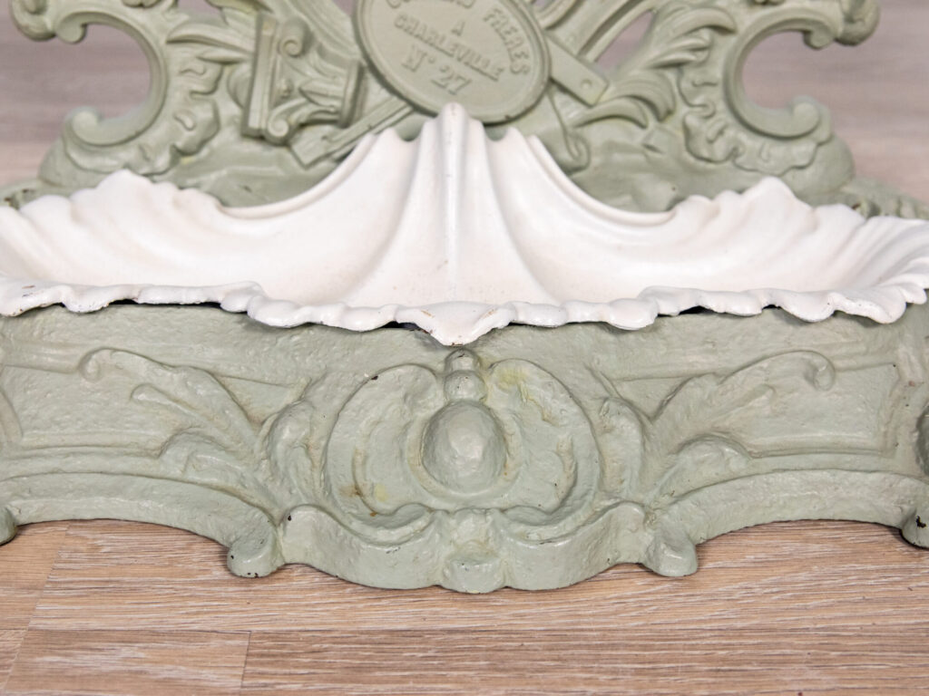 Антикварна підставка для парасольок, Corneau